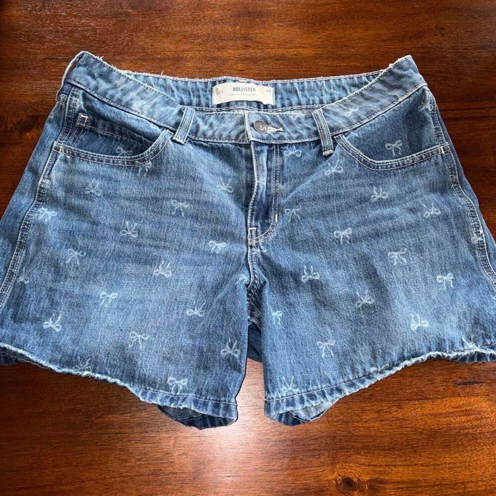 Hollister-co Women's Blue and Navy Shorts